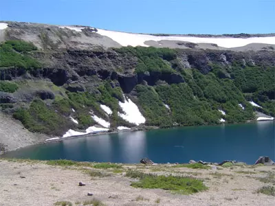 Lago del cráter del Batea Mahuida